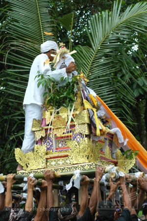 Top man of cremation 104 10 wm.jpg